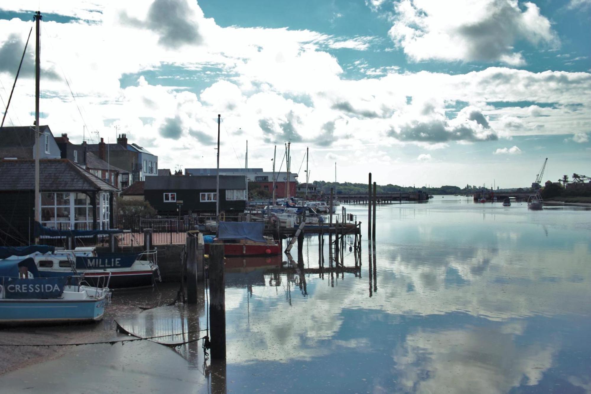 Queens Cottage, Wivenhoe Stylish, Plush, Cosy, Convenient & Quirky, 2X Double Bed Period Cottage Plus Patio - 9 Min Walk Train, 4 Min Walk High Street Pubs, Restaurants, Shops Ngoại thất bức ảnh